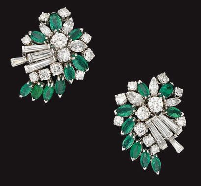 Paire de clips d'oreille en or gris, figurant...