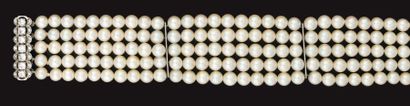 Bracelet cinq rangs de perles de culture,...