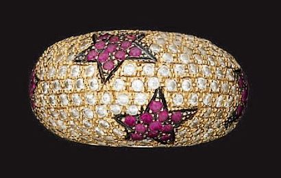 Bague demi-jonc en or jaune à motifs d'étoiles,...