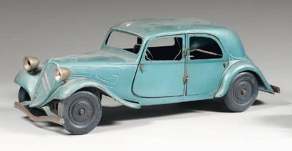 JOUET CITROEN 1/10 : Berline traction avant,...