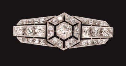 Broche de forme ovale en platine et or gris...