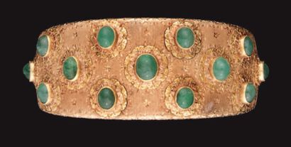 Bracelet large et ouvrant, en or jaune, le...
