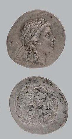 EOLIDE : Myrhina (Ap 189 av. J.C.). Tétradrachme....