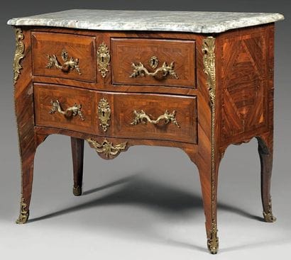 Commode sauteuse en placage de palissandre...