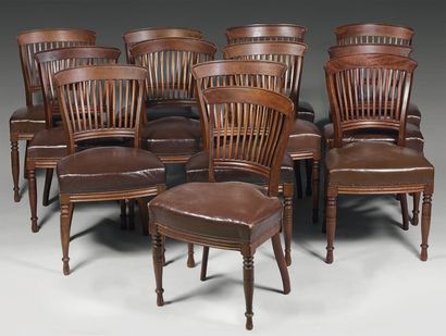 Suite de douze chaises en acajou et placage...