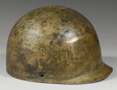 Casque constitué d'une simple calotte hémisphérique...