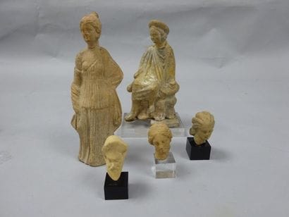 Dans le goût de l'antique.

Deux tanagras...