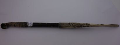 JAPON

Pipe à opium en bois laqué et argent...