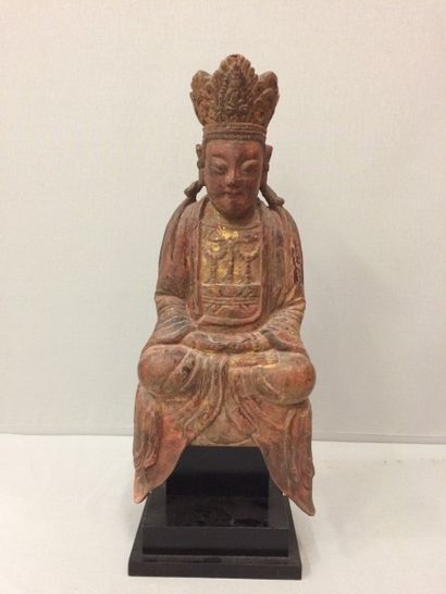 CHINE

Bouddha en bois sculpté, anciennement...