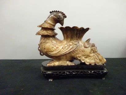 CHINE

Vase en pierre dure en forme d'oiseau....