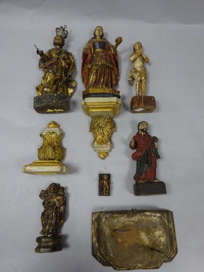 Lot de statuettes en bois sculpté polychrome...