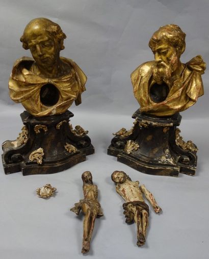 Deux reliquaires formant pendant, en bois...