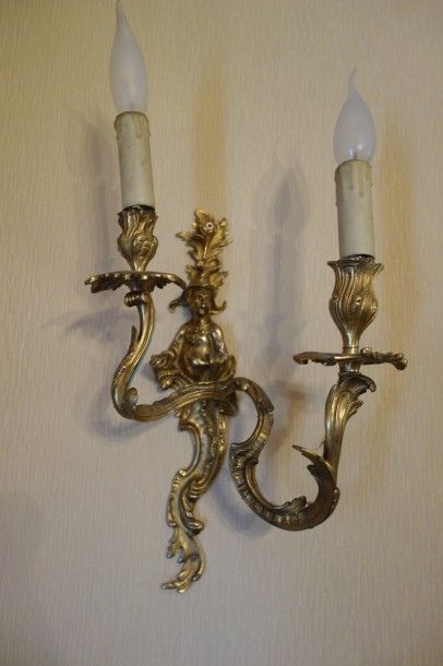Paire d'appliques au chinois

En bronze ciselé...