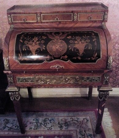 Bureau cylindre de dame en bois de placage...