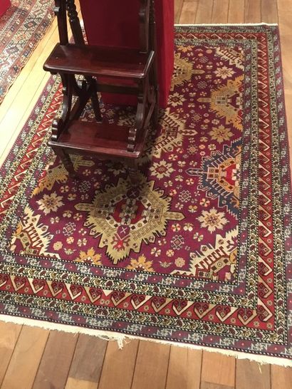 DANS LE GOUT DE LA PERSE
Tapis en laine,...