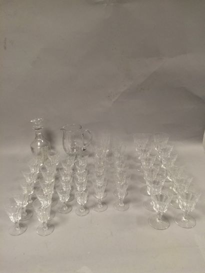 BACCARAT 
Partie de service de verres en...