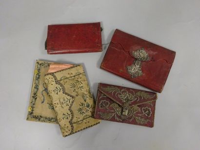 Lot de portefeuilles :

- trois brodés (fleurs...