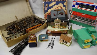 Lot comprenant:

JdeP mod. O

- Locomotive,...