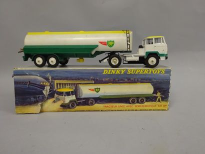 DINKY SUPERTOYS

Tracteur Unic avec semi-remorque...