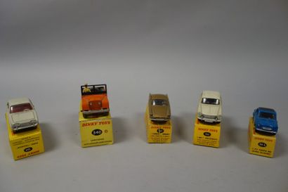 DINKY TOYS

Lot comprenant : 

- 2 CV Vespa...