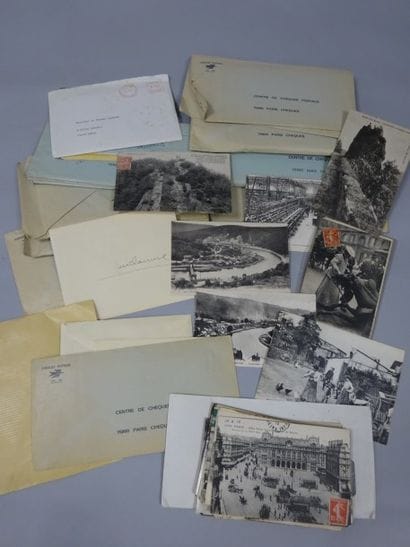Lot de cartes postales diverses sur Paris...