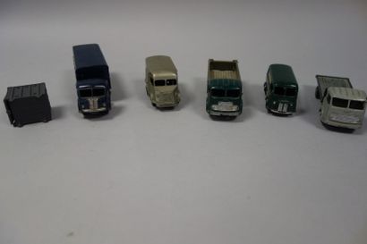 DINKY TOYS

- Tracteur Panhard Société nationale...