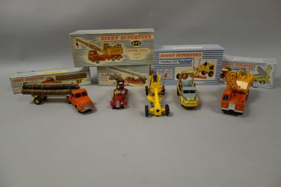 DINKY SUPERTOYS

Lot comprenant: 

- Camion-grue...