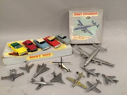 DINKY TOYS 

Coffret cadeau tourisme comprenant:

Chrysler...