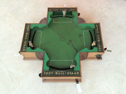 FOOTBALL STAR circa 1930
Rare jeu de foot...