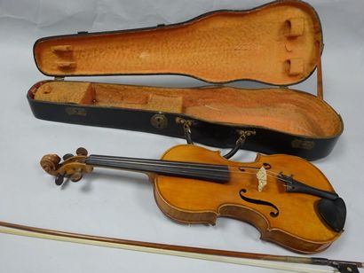 Violon début XXème siècle. 

Etiquette apocryphe...