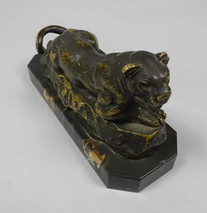 D'après Antoine Louis BARYE (1796-1875)
Lionne...