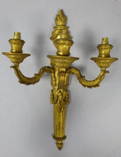 Applique en bronze doré à trois bras de lumière,...