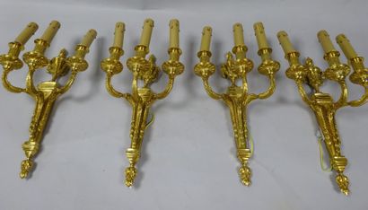 Suite de quatre appliques en bronze doré...