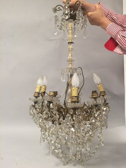 Lustre en métal doré et verre pressé-moulé...