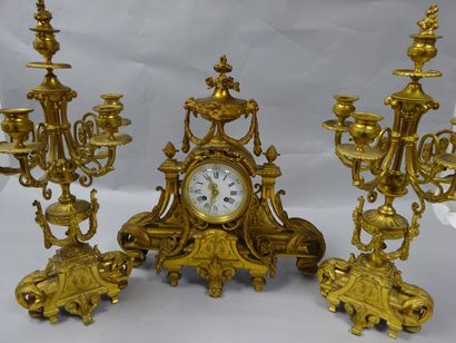 Garniture de cheminée trois pièces en métal...