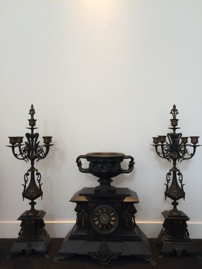 Garniture de cheminée comprenant :

- Une...