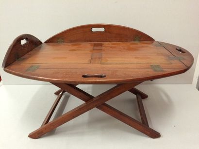 Table basse ovale de type bateau en acajou...