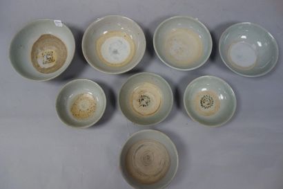 CHINE 

Ensemble de huit coupelles en céramique...