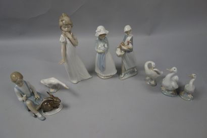 LLADRO
Ensemble de huit sujets en porcelaine...