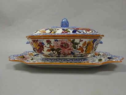 GIEN
Soupière et son dormant en faïence polychrome,...