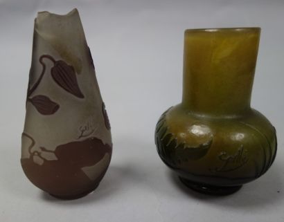 ETABLISSEMENTS GALLE
Lot de deux petits vases...