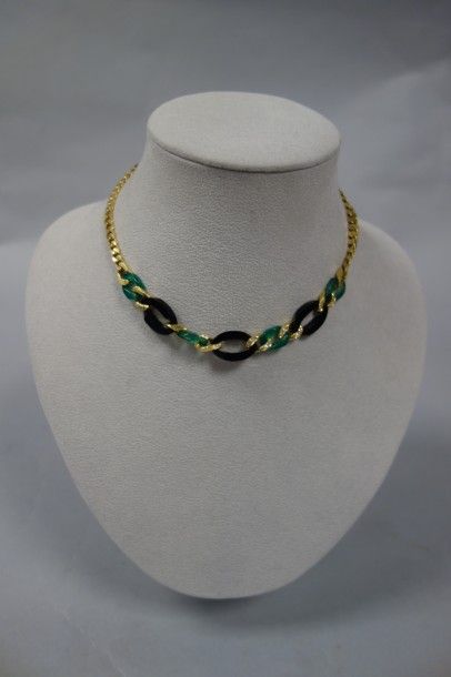 Collier tour de cou en or jaune (750) à maille...