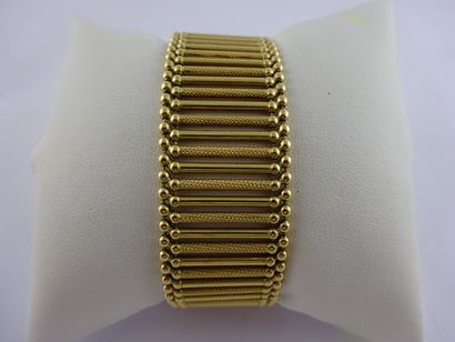 Bracelet ruban ajouré en or jaune (750) formé...
