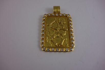 FRED


Médaillon en or jaune (750) et petits...