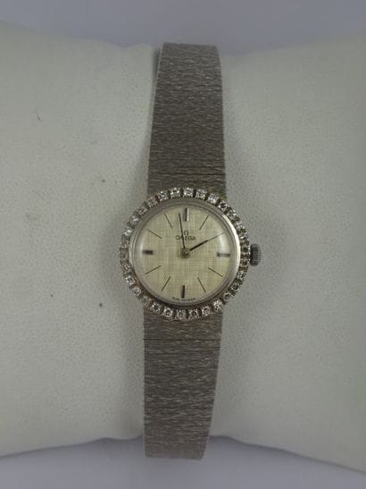 OMEGA


Montre bracelet de dame. Boîtier...
