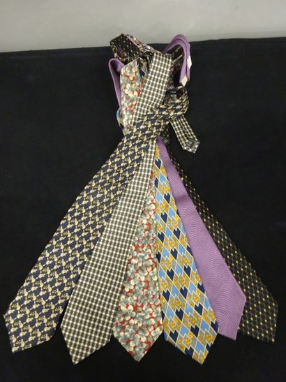 BALENCIAGA ou LANVIN ou BALMAIN
Lot comprenant...