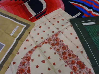 CHRISTIAN DIOR


Lot de cinq foulards en...