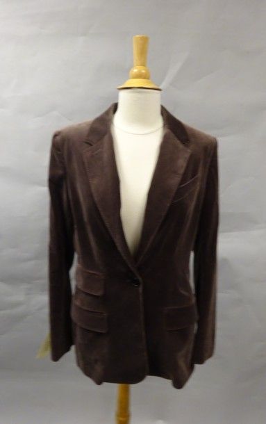 HERMES Paris


Veste en velours. Taille ...
