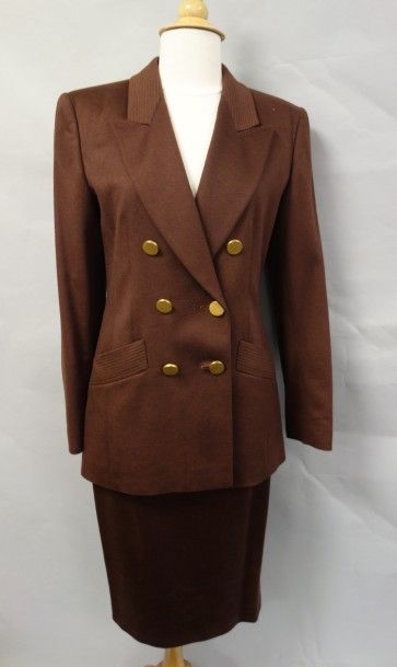Louis FERAUD 

Tailleur jupe droite en cachemire...