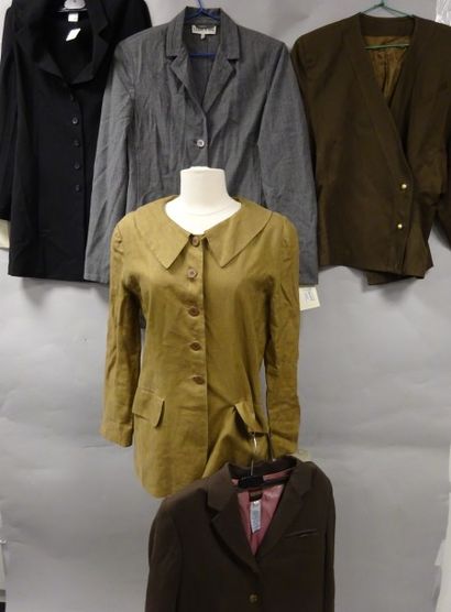 CERRUTI, KENZO, BARBARA BUI ou GOERGES RECH
Lot...